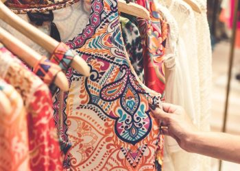 Használt ruha eladás- miért ekkora biznisz a turkáló?