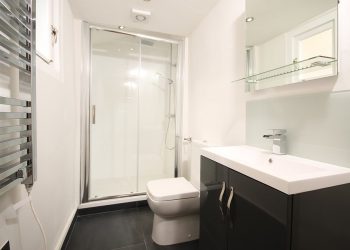 Íves vagy szögletes zuhanykabint érdemes választani?