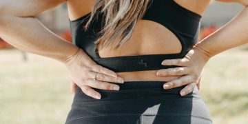 Hogyan zajlik a sacroileitis kezelése?