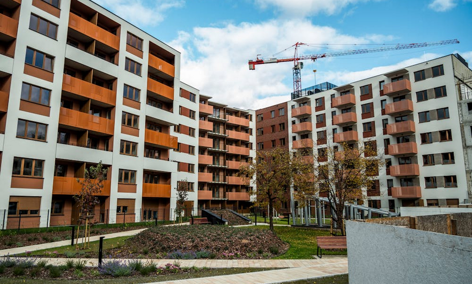 Eladó lakás Keszthelyen: ezek a lakóparkban található ingatlanok előnyei és hátrányai